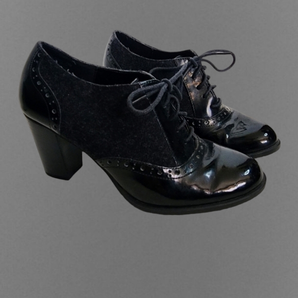 Black shiny heeled booties - Picture 1 of 10